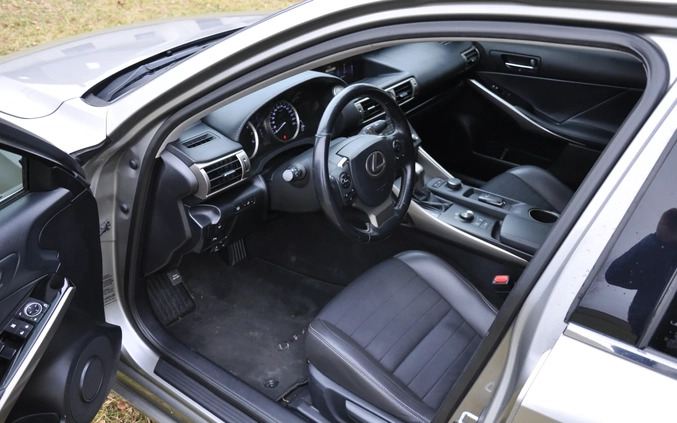 Lexus IS cena 76260 przebieg: 140000, rok produkcji 2015 z Mława małe 232